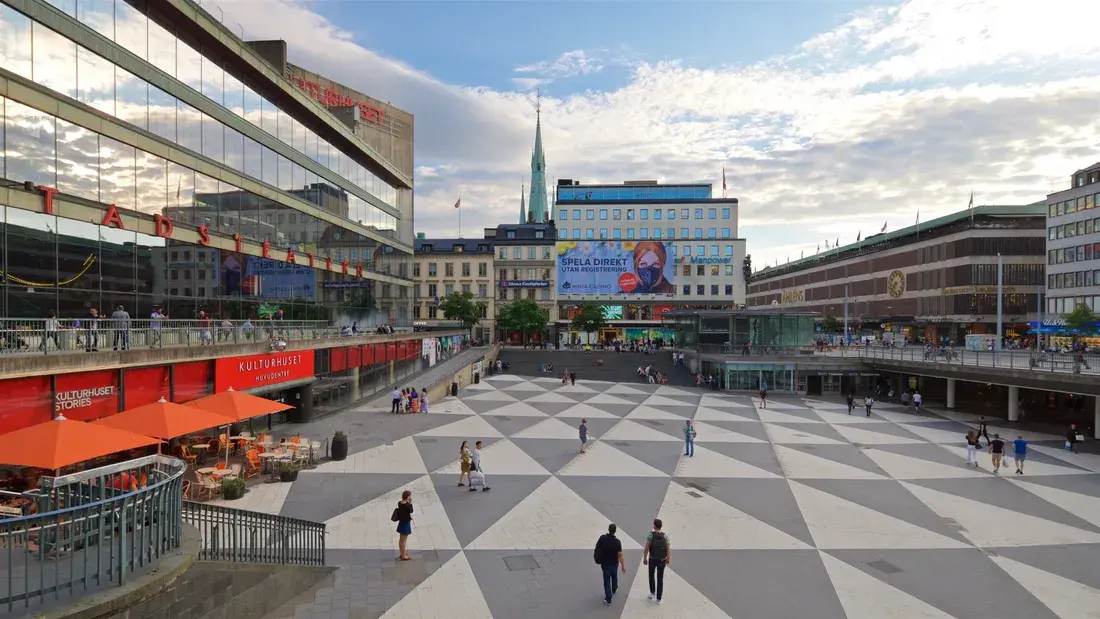Balkonginglasning i Sergels Torg